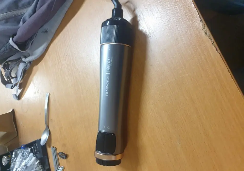 Jak rozebrać suszarkę do włosów Remington - uniknij kosztownych napraw