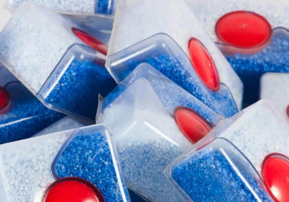 Jakie tabletki do zmywarki - Jak dobrać detergent i uniknąć smug?