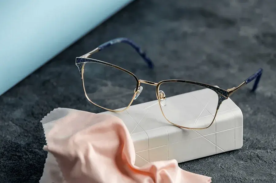 Jak skutecznie czyścić okulary Vision Express bez ryzyka uszkodzeń