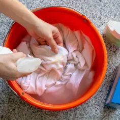 Najlepsze odplamiacze, które skutecznie usuną każdą plamę